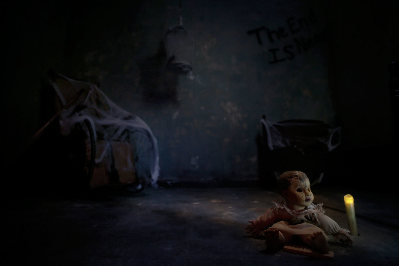 Insane Asylum Room - Creepy Doll